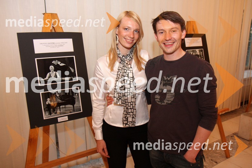 Ana Šinkovec, pianistka ter organizacijski vodja Savitre in Matjaž Rebolj, ustanovitelj umetniškega društva SavitraDeveti abonmajski koncert cikla Savitra: David Lootvoet, harfist