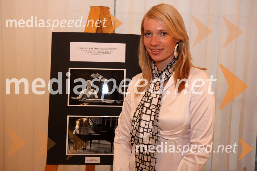 Ana Šinkovec, pianistka ter organizacijski vodja SavitreDeveti abonmajski koncert cikla Savitra: David Lootvoet, harfist