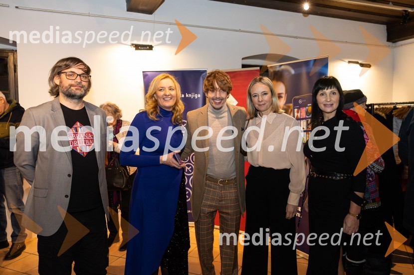  Aljoša Harlamov, urednik Cankarjeve založbe; dr. Alenka Kepic Mohar, glavna urednica Mladinske knjige;  Aljoša  Bagola, predavatelj, avtor in kreativec;  Simona Mele, predsednica uprave Mladinska knjiga;  Karmen Pangos,  članica uprave, Mladinska knjigaSrečanje avtorjev Mladinske knjige in Cankarjeve založbe