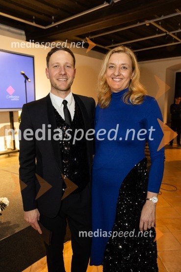  Klemen Slakonja, igralec, komik in TV voditelj; dr. Alenka Kepic Mohar, glavna urednica Mladinske knjigeSrečanje avtorjev Mladinske knjige in Cankarjeve založbe