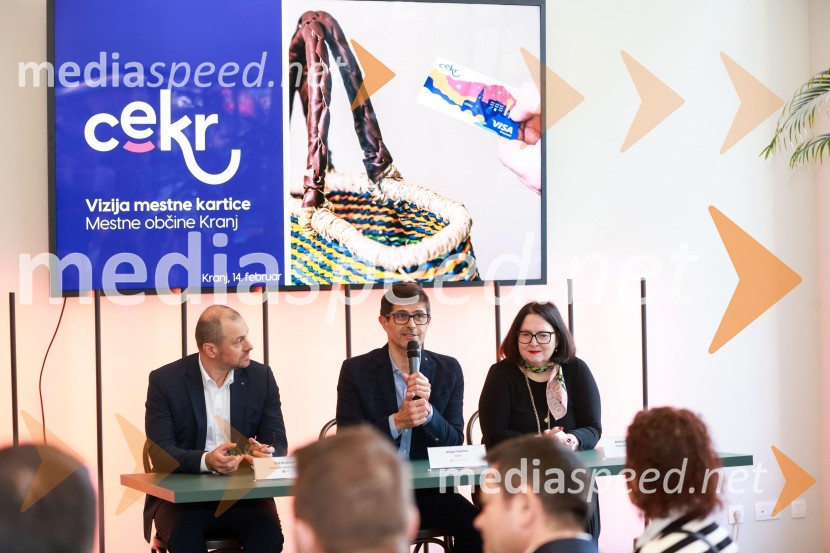  Blaž Brodnjak, predsednik uprave NLB, Manager leta 2022;  Matjaž Rakovec, župan Mestne občine Kranj;  Alenka Mejač Krassnig, direktorica Vise za SlovenijoPredstavitev mestne kartice CeKR, Mestna občina Kranj