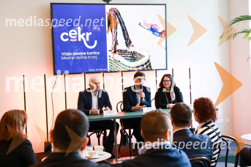  Blaž Brodnjak, predsednik uprave NLB, Manager leta 2022;  Matjaž Rakovec, župan Mestne občine Kranj;  Alenka Mejač Krassnig, direktorica Vise za SlovenijoPredstavitev mestne kartice CeKR, Mestna občina Kranj