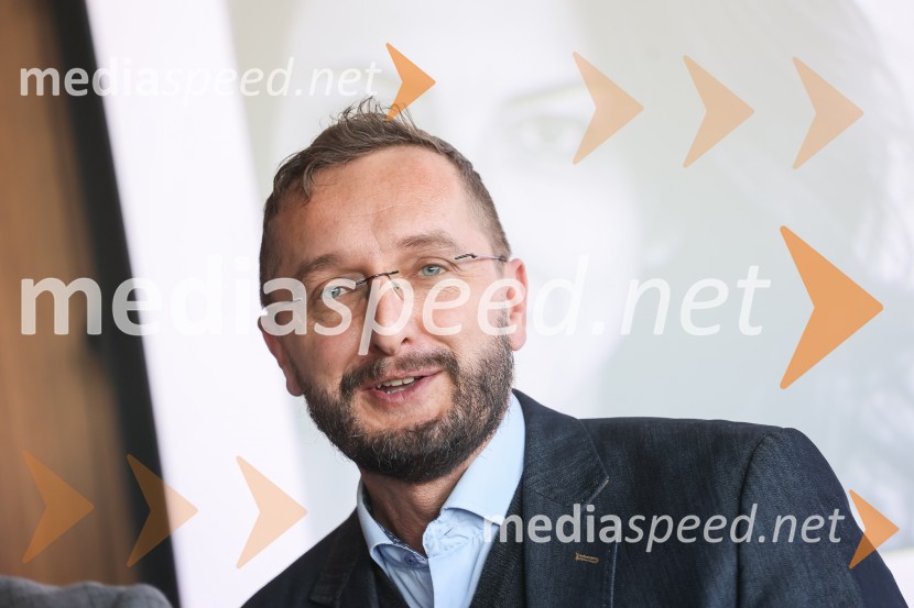  Sebastjan Vrhovnik, zborovodjaPredstavitev vrhuncev spomladanskega dela sezone 2023/24 Cankarjevega doma, novinarska konferenca