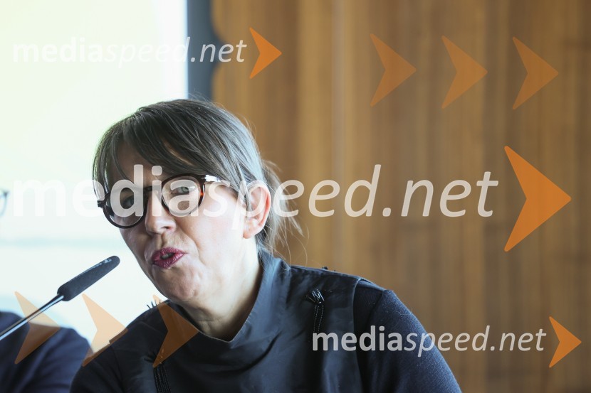  Barbara Rogelj, vodja humanističnega in kulturno-vzgojnega programa, Cankarjev domPredstavitev vrhuncev spomladanskega dela sezone 2023/24 Cankarjevega doma, novinarska konferenca