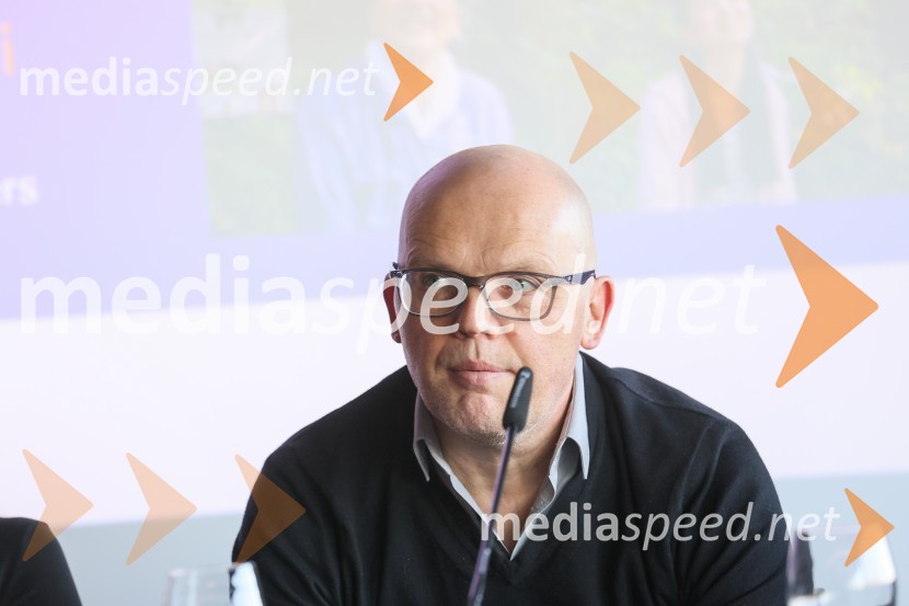  Simon Popek, vodja filmskega programa Cankarjevega domaPredstavitev vrhuncev spomladanskega dela sezone 2023/24 Cankarjevega doma, novinarska konferenca