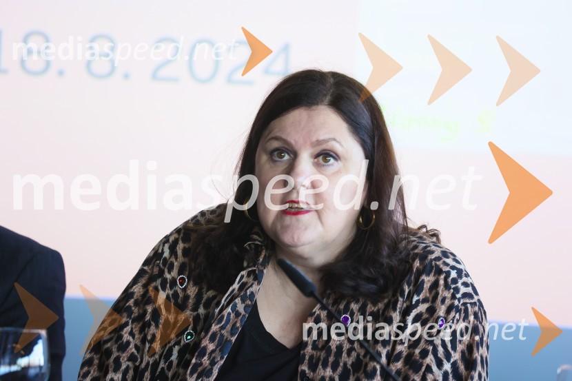  Uršula Cetinski, generalna direktorica, Cankarjev domPredstavitev vrhuncev spomladanskega dela sezone 2023/24 Cankarjevega doma, novinarska konferenca