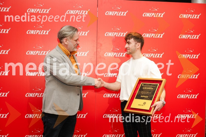  Klemen Dvornik, filmski in televizijski režiser ter predsednik NS DSR;  Žiga Kukovič, režiserPodelitev Zlate role filmu Gepack