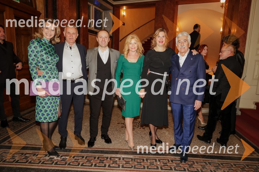 dr. Tinkara Srnovršnik, ginekologinja;  ... ;  Klemen Valter, poslovni vodja programa, SNG Opera in Balet Ljubljana;  Darja Kuhar Kotnik, soustanoviteljica in podpredsednica Društva za zdravje naroda;  Barbara Čepirlo Čičigoj, odnosi z javnostjo Opera in Balet Ljubljana;  Rajko Kotnik, poslovni direktor Cankarjevega doma, dosedanji predsednik Lions kluba Ljubljana RožnikMaría de Buenos Aires, premiera baleta v SNG Opera in balet Ljubljana