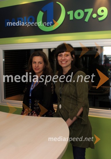 Nataša Meznarič, vodja službe za odnose z javnostmi in 
marketing na Radiu 1 in Ana Vogrin, producentka jutranjega programa na Radiu 1Radio 1, otvoritev nove radijske postaje