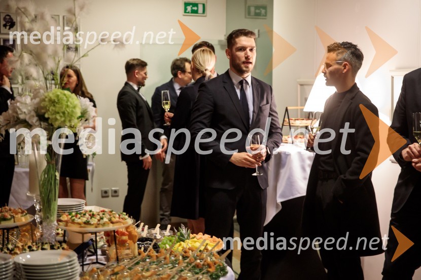  Tilen Kosec,  Odvetniška pisarna Senica & partnerji, d.o.o;  Tilen Zonta, štipendist Fundacije ParusSrečanje Alumni kluba Fundacije Parus