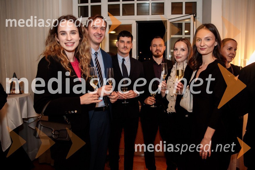  Nina Pollak, Odvetniška pisarna Senica & partnerji, d.o.o.;  ... ;  Aljoša Kovač, Odvetniška pisarna Senica & partnerji, d.o.o;  ... ;  ... ;  ... Srečanje Alumni kluba Fundacije Parus