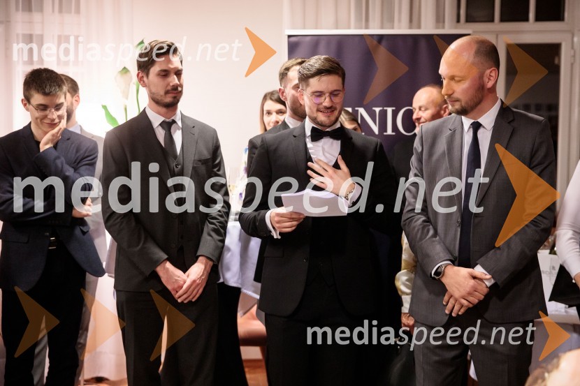  Blaž Slavec, Odvetniška pisarna Senica & partnerji, d.o.o;  Matija Urankar, Odvetniška pisarna Senica & partnerji, d.o.o; prof. dr.  Saša Zagorc, dekan Pravne fakultete Univerze v LjubljaniSrečanje Alumni kluba Fundacije Parus