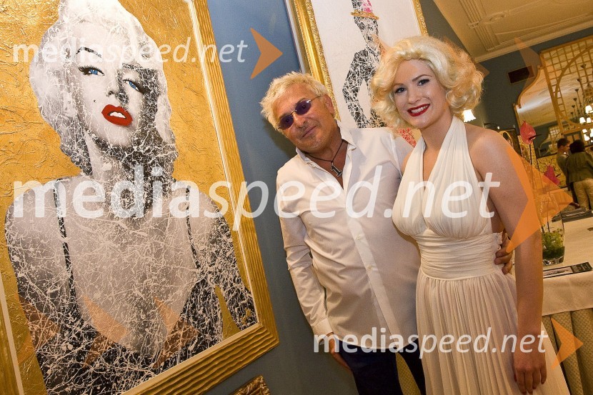 Prof. Daniele Ermes Dondé, italijanski slikar in Danica Lovenjak kot Marilyn MonroeThe Art of Luxury, from Gustav Klimt to Marilyn Monroe, otvoritev razstave Daniele Ermes Donde