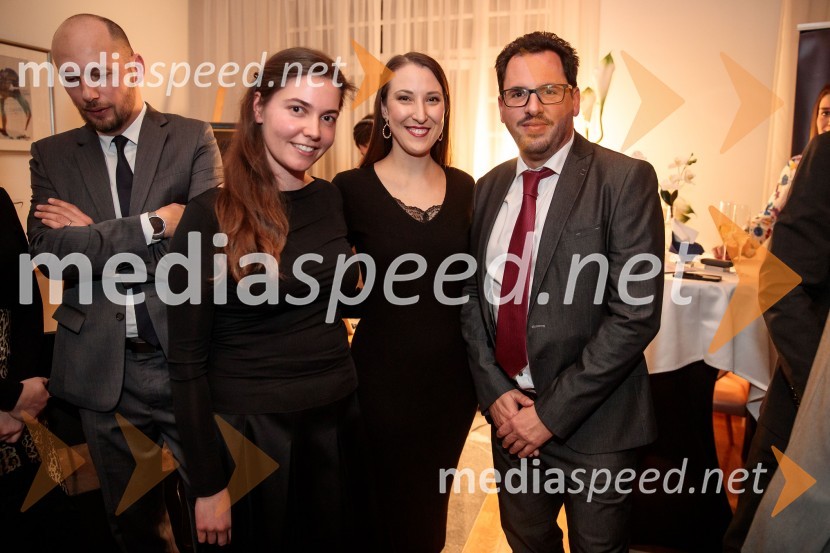  ... ;  Sara Mitrović, višja pravna svetovalka, Mercator;  Žiga Sternad, Odvetniška pisarna Miro Senica in odvetniki, d. o. o.Srečanje Alumni kluba Fundacije Parus