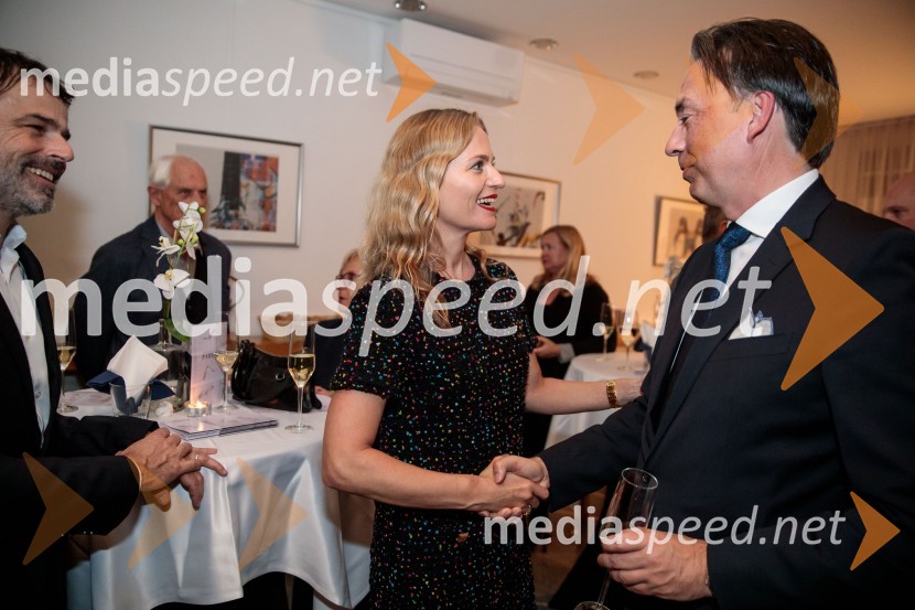  Katarina Kresal, odvetnica, nekdanja ministrica za notranje zadeve;  Tomislav Čizmić, predsednik poslovodstva družbe, Telemach Slovenija d.o.o.Srečanje Alumni kluba Fundacije Parus