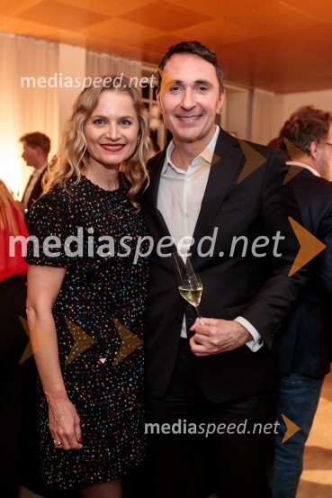  Katarina Kresal, odvetnica, nekdanja ministrica za notranje zadeve;  Gregor  Jamnik, direktor hotela SlonSrečanje Alumni kluba Fundacije Parus