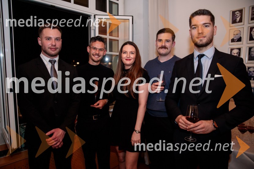  Luka Ržek, Odvetniška pisarna Senica & partnerji, d.o.o;  ... ;  Maruša Senica, Odvetniška pisarna Senica & partnerji, d.o.o;  ... ;  Tilen Kosec,  Odvetniška pisarna Senica & partnerji, d.o.oSrečanje Alumni kluba Fundacije Parus