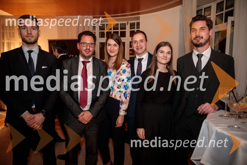  Tilen Kosec,  Odvetniška pisarna Senica & partnerji, d.o.o;  Žiga Sternad, Odvetniška pisarna Miro Senica in odvetniki, d. o. o.;  Tanja Stojanović Pakrac, Odvetniška pisarna Senica & partnerji, d.o.o;  ... ;  ... ;  Blaž Slavec, Odvetniška pisarna Senica & partnerji, d.o.oSrečanje Alumni kluba Fundacije Parus