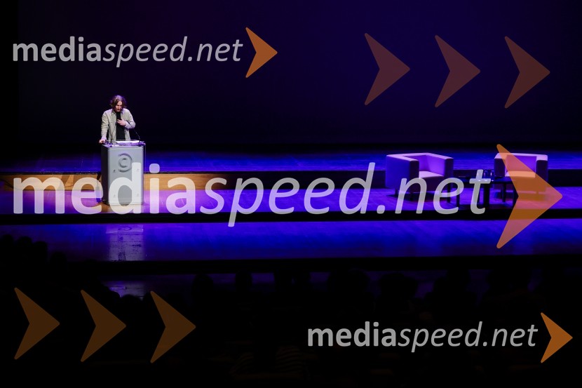 dr. Jure Simoniti, filozofSivo na sivem: predavanje dr. Slavoja Žižka in dr. Jureta Simonitija, Cankarjev dom