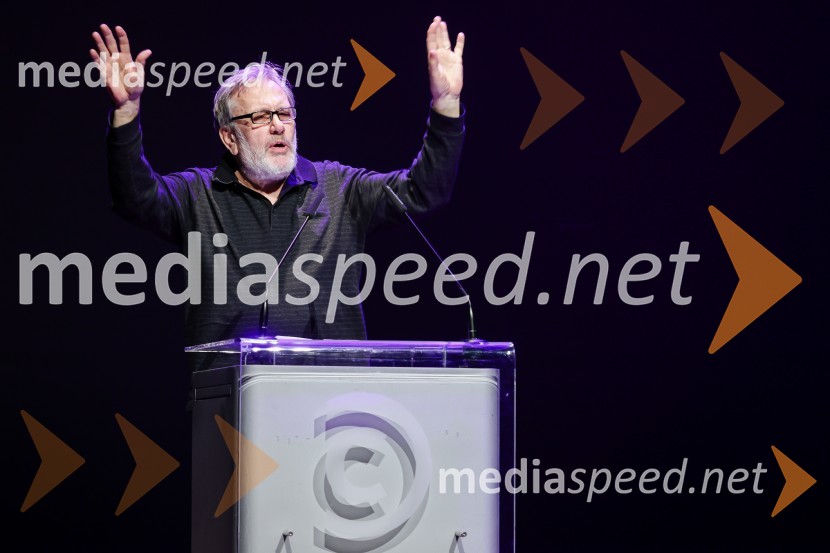 dr. Slavoj Žižek, filozofSivo na sivem: predavanje dr. Slavoja Žižka in dr. Jureta Simonitija, Cankarjev dom