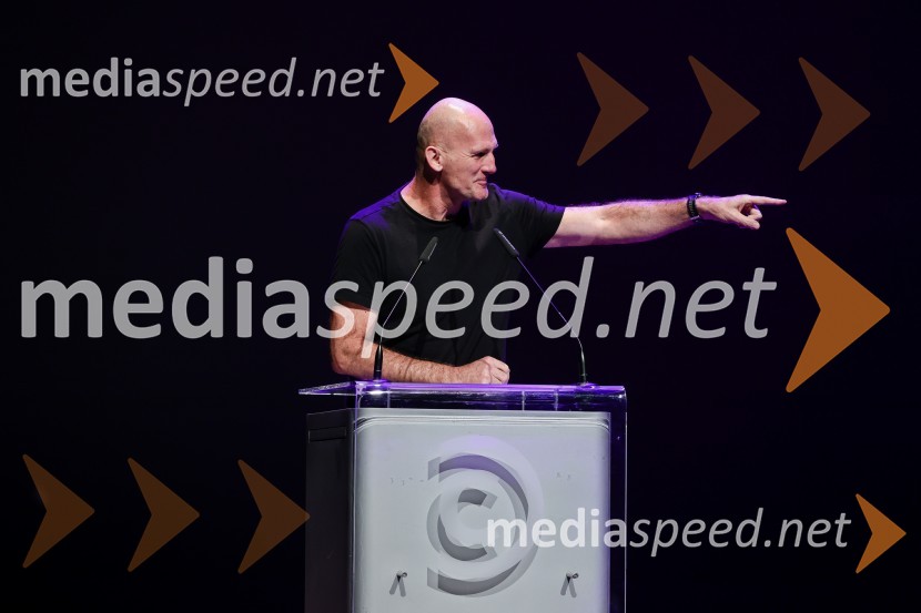 dr. Peter  Klepec, filozof, raziskovalec na Filozofskem inštitutu ZRCSivo na sivem: predavanje dr. Slavoja Žižka in dr. Jureta Simonitija, Cankarjev dom