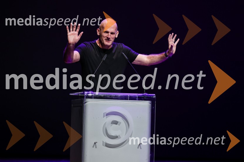 dr. Peter  Klepec, filozof, raziskovalec na Filozofskem inštitutu ZRCSivo na sivem: predavanje dr. Slavoja Žižka in dr. Jureta Simonitija, Cankarjev dom