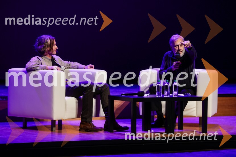 dr. Jure Simoniti, filozof; dr. Slavoj Žižek, filozofSivo na sivem: predavanje dr. Slavoja Žižka in dr. Jureta Simonitija, Cankarjev dom