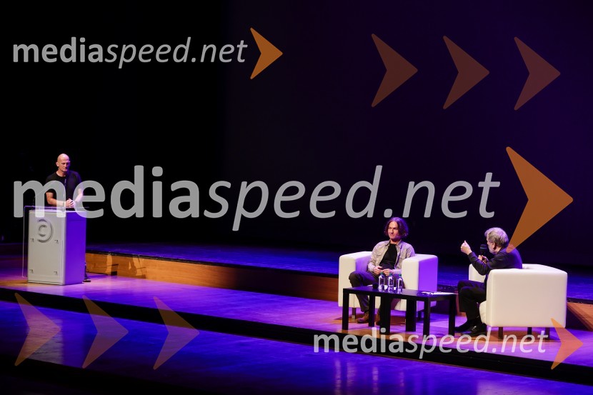  ... ; dr. Jure Simoniti, filozof; dr. Slavoj Žižek, filozofSivo na sivem: predavanje dr. Slavoja Žižka in dr. Jureta Simonitija, Cankarjev dom