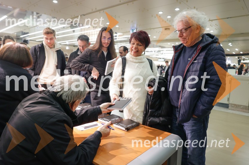 dr. Slavoj Žižek, filozof;  Janja Koren, novinarka;  Mile CrnovićSivo na sivem: predavanje dr. Slavoja Žižka in dr. Jureta Simonitija, Cankarjev dom