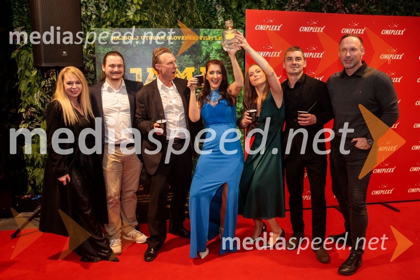  Tanja Sobočan, Heaven & Hell Gin;  Gašper Muženič, skladatelj;  Dejan Babosek, režiser;  Darja Krhin, igralka;  Lea Cok, igralka;  Marko Plantan, igralec;  Robert Sobočan, Heaven & Hell GinPremiera filma Jama v Cineplexx Ljubljana