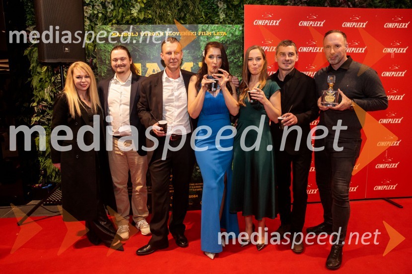  Tanja Sobočan, Heaven & Hell Gin;  Gašper Muženič, skladatelj;  Dejan Babosek, režiser;  Darja Krhin, igralka;  Lea Cok, igralka;  Marko Plantan, igralec;  Robert Sobočan, Heaven & Hell GinPremiera filma Jama v Cineplexx Ljubljana