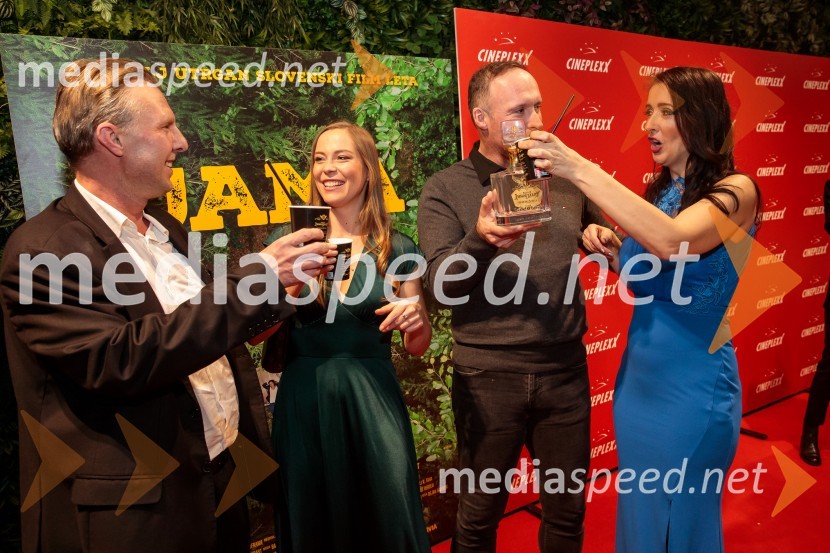  Dejan Babosek, režiser;  Lea Cok, igralka;  Robert Sobočan, Heaven & Hell Gin;  Darja Krhin, igralkaPremiera filma Jama v Cineplexx Ljubljana