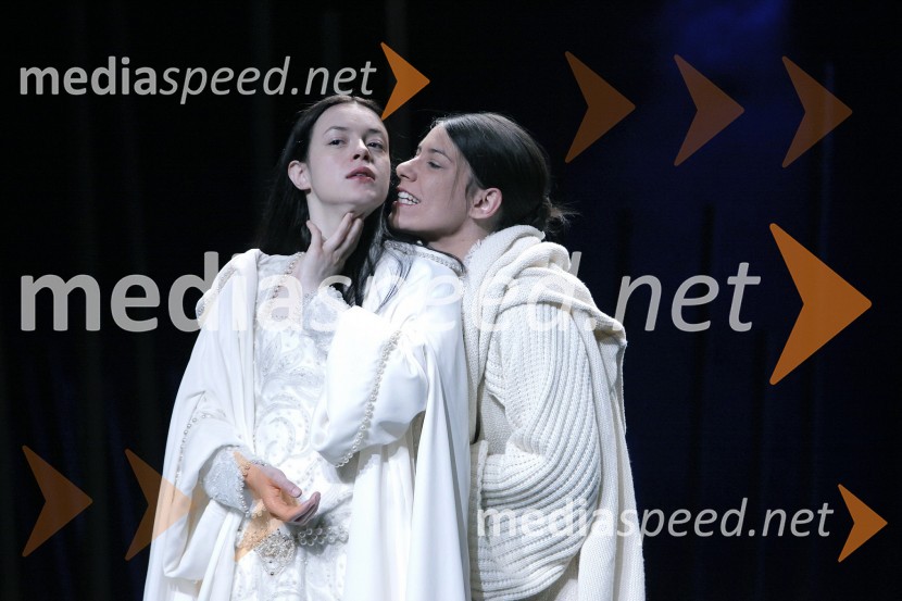 Nina Ivanišin in Minca Lorenci, igralkiPremiera drame Samorog v Slovenskem ljudskem gledališču Celje