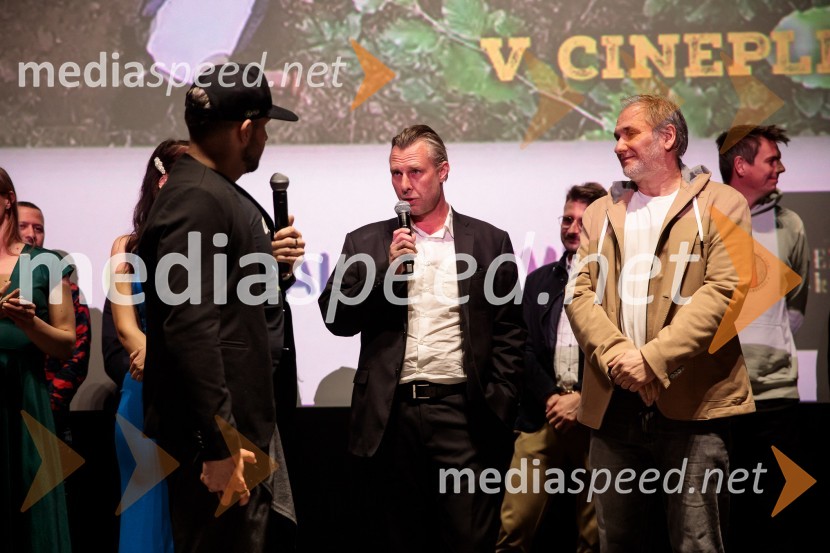  Klemen Bunderla, radijski voditelj, radio Aktual;  Dejan Babosek, režiser;  Borut BerdenPremiera filma Jama v Cineplexx Ljubljana