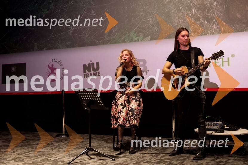 Anika Horvat, pevka;  Simon Šubic, glasbenikPremiera filma Jama v Cineplexx Ljubljana
