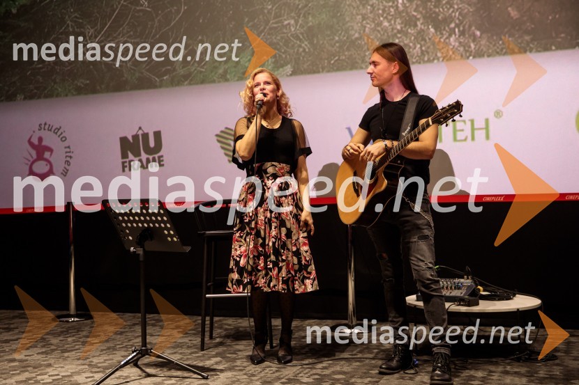  Anika Horvat, pevka;  Simon Šubic, glasbenikPremiera filma Jama v Cineplexx Ljubljana
