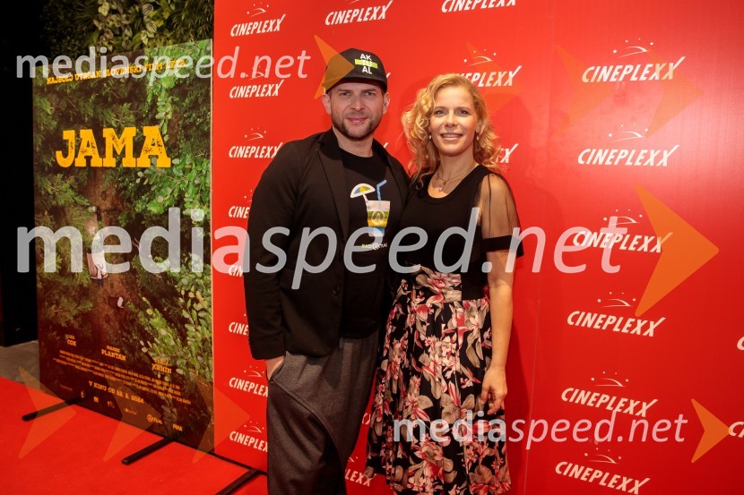  Klemen Bunderla, radijski voditelj, radio Aktual;  Anika Horvat, pevkaPremiera filma Jama v Cineplexx Ljubljana