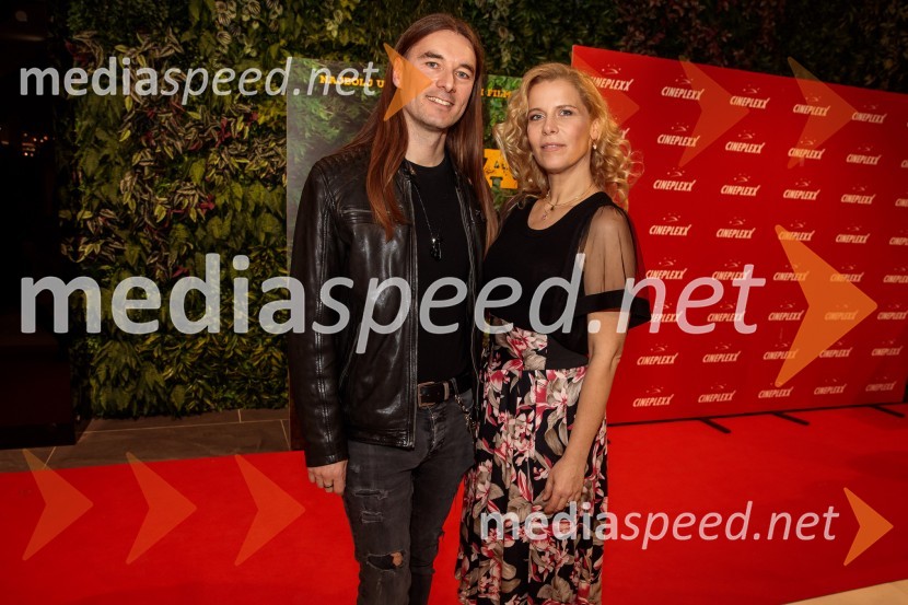  Simon Šubic, glasbenik;  Anika Horvat, pevkaPremiera filma Jama v Cineplexx Ljubljana