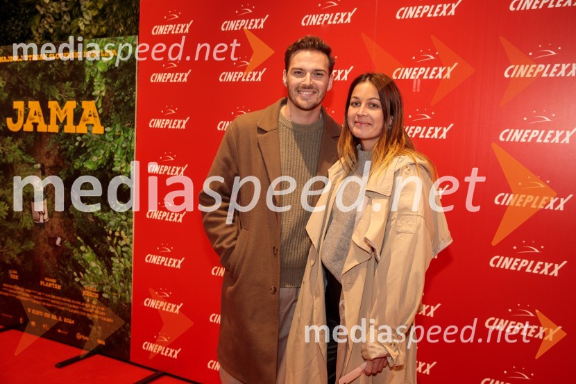  Tine Ugrin, igralec;  Ida SladičPremiera filma Jama v Cineplexx Ljubljana