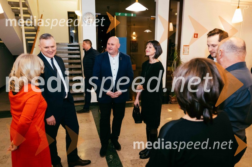  Milojka Bačovnik Komprej, Zavod za kulturo Šoštanj; mag. Bojan Kumer, minister za infrastrukturo;  Boris Goličnik, župan, Občina Šoštanj;  ... Slavnostno obeležje 80. obletnice smrti Karla Destovnika - Kajuha