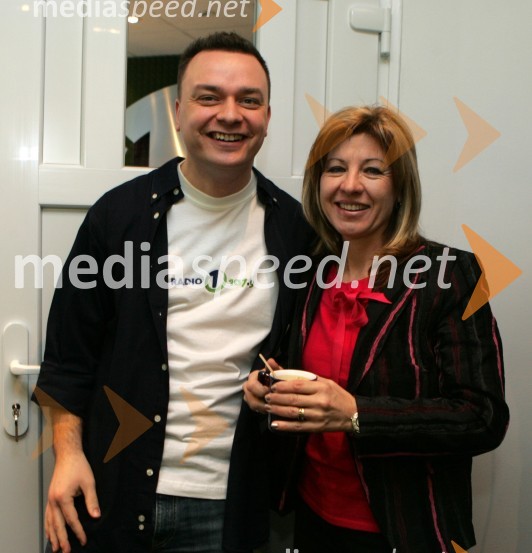 Sašo Papp, programski direktor radijske mreže Infonet ter moderator na Radiu 1 in Mima Jaušovec, kapetanka slovenske ženske teniške reprezentanceRadio 1, otvoritev nove radijske postaje