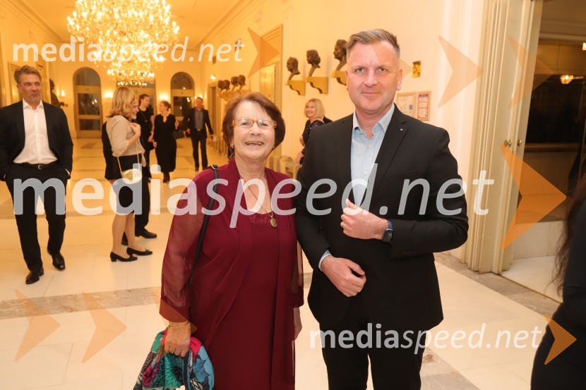  ... ; dr. Simon Rečnik, direktor Trdnih izdelkov in član uprave Leka d.d.Premiera Puccinijeve opere Lastovka v Operi in Baletu Slovenskega narodnega gledališča Maribor