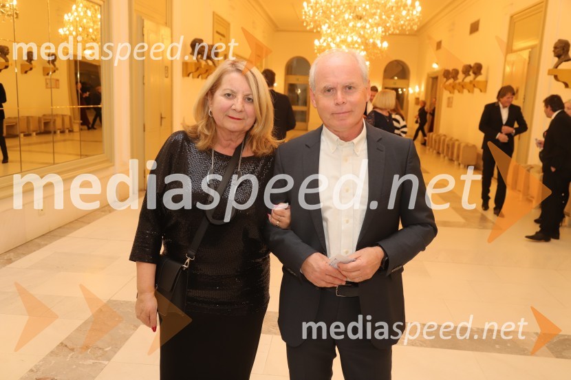  Darka Zvonar Predan, novinarka;  Milan Predan, veleposlanik Republike Slovenije v Republiki Severni MakedonijiPremiera Puccinijeve opere Lastovka v Operi in Baletu Slovenskega narodnega gledališča Maribor