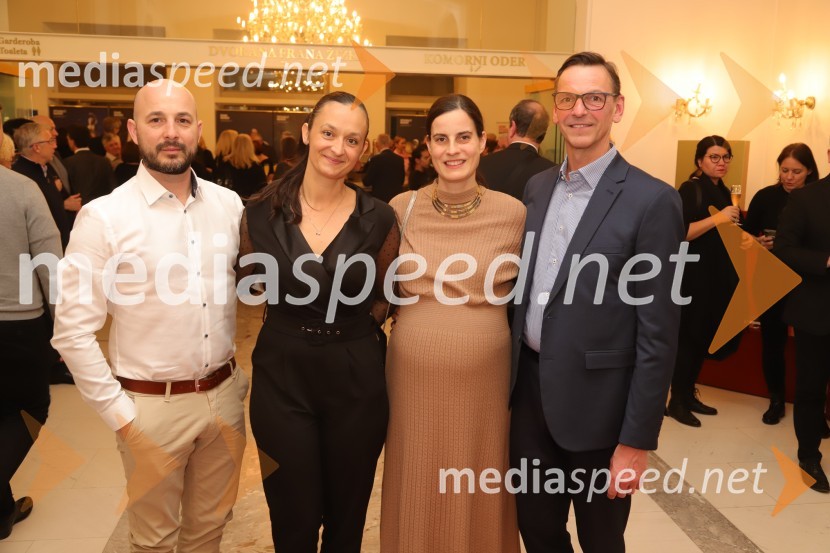  Tomaž Rode, predsednik Društva baletnih umetnikov SlovenijePremiera Puccinijeve opere Lastovka v Operi in Baletu Slovenskega narodnega gledališča Maribor