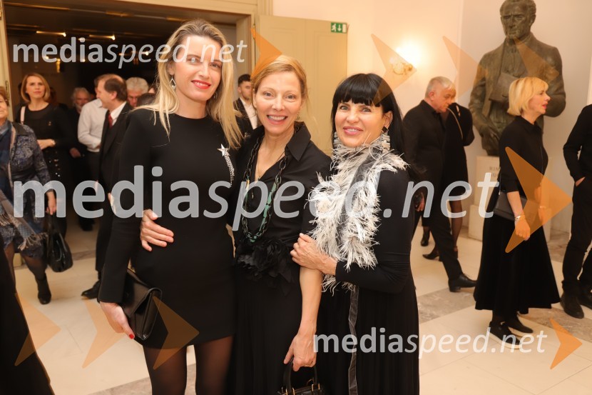  Anita Kolbl;  Nataša Matjašec Rošker, igralka; mag.  Helena  Cvikl, predavateljica na Fakulteti za turistične študijePremiera Puccinijeve opere Lastovka v Operi in Baletu Slovenskega narodnega gledališča Maribor