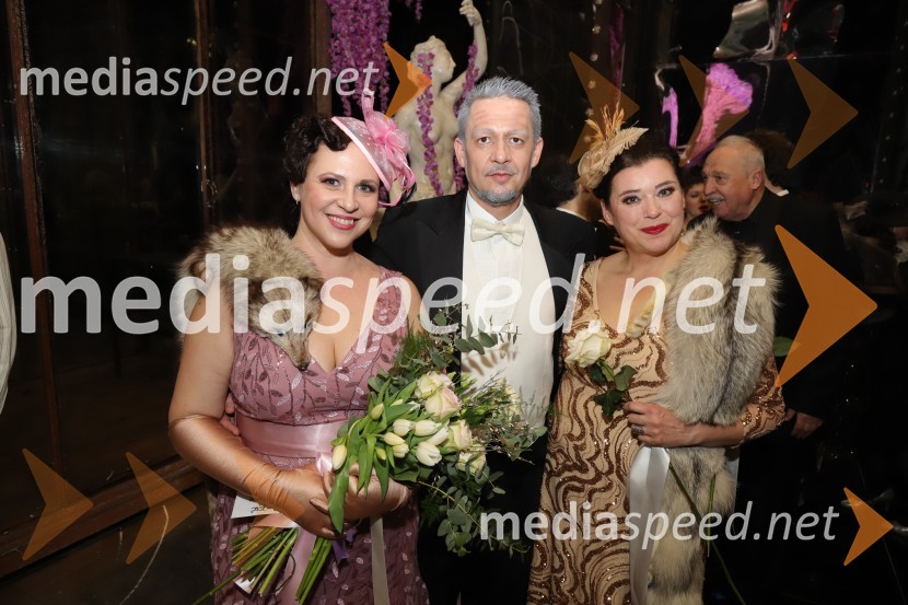  Mojca Potrč, pevka;  Sebastijan Čelofiga, baritonist, operni pevec;  Dada Kladenik, pevkaPremiera Puccinijeve opere Lastovka v Operi in Baletu Slovenskega narodnega gledališča Maribor