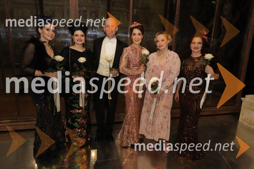  Renata Krajnc;  Nina Hvalec;  Marko Žaler;  Martina Ledinek, operna pevka;  Sabina  Cvilak, operna pevka;  Terezija Potočnik ŠkofičPremiera Puccinijeve opere Lastovka v Operi in Baletu Slovenskega narodnega gledališča Maribor