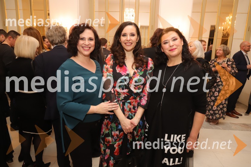  Mojca Potrč, pevka;  Valentina Čuden, operna pevka;  Dada Kladenik, pevkaPremiera Puccinijeve opere Lastovka v Operi in Baletu Slovenskega narodnega gledališča Maribor