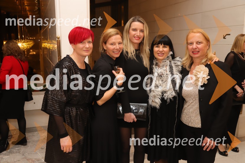  Valerija Grubelnik, Cvetličarna Grubelnik;  Nataša Matjašec Rošker, igralka;  Anita Kolbl; mag.  Helena  Cvikl, predavateljica na Fakulteti za turistične študije;  Jasmina Leskovar, SNG MariborPremiera Puccinijeve opere Lastovka v Operi in Baletu Slovenskega narodnega gledališča Maribor