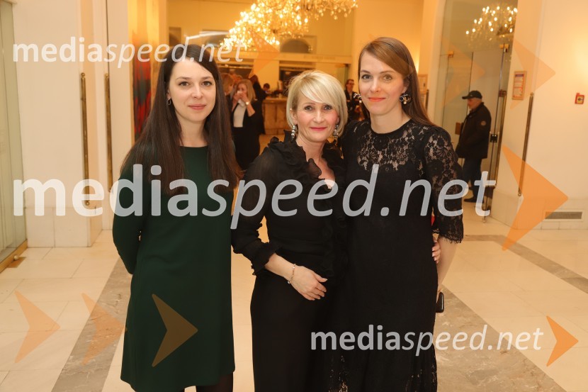  Zala Koren,  urednica socialnih omrežij, SNG Maribor Drama;  Anja  Žižek, marketing SNG Maribor;  Špela Lešnik, producentka Drame SNG MariborTartuffe, premiera v SNG Maribor